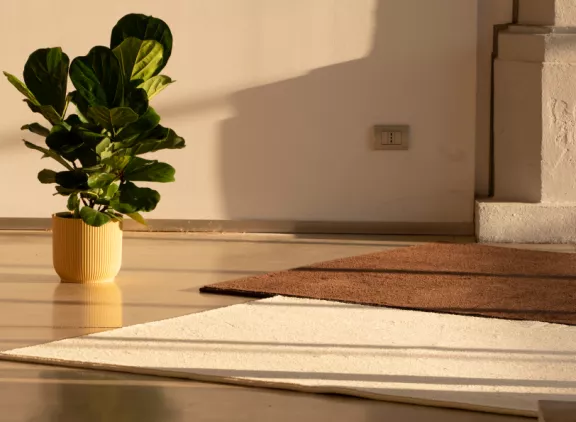Since 1950 in the Textile Industry and Turf - 1 Discover Sit-In: since 1950, we produce carpets and moquette for interiors and artificial grass for the outdoor. The Italian quality for your home! - 1