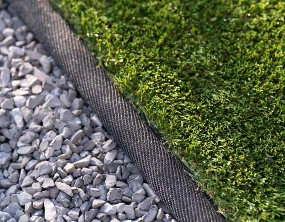 Sit-In: Get a free sample of our artificial grass! Not sure which height to choose? Request a free sample of our artifical grass and experience the quality of our products.