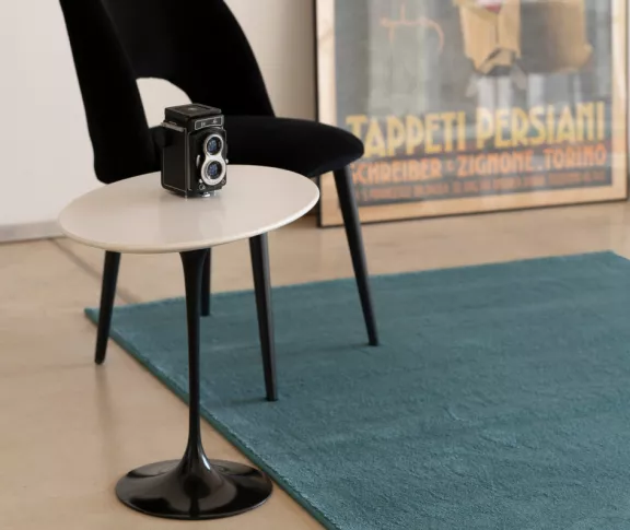 Sit-In: Get a free sample of our rugs! Not sure which carpet to choose? Request your free sample now and experience the quality of our fabrics for yourself.