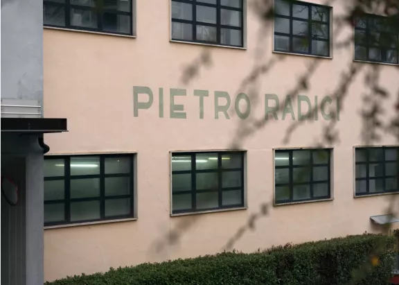 Kommen Sie in die Sit-In-Welt: seit 1950 stellen wir Teppiche und Teppiche für den Innen- und Aussenbereich sowie Kunstrasen her. Italienische Exzellenz für Ihr Zuhause! - 5